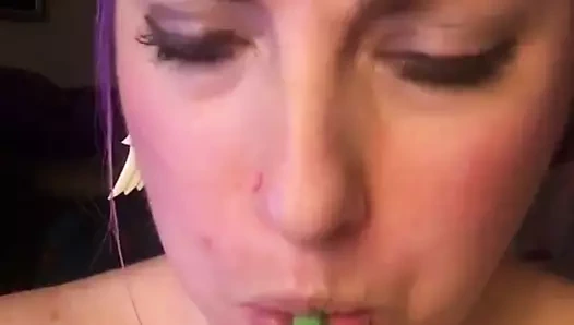 Siktiğimin ağzını tıkar ve onay için ortalığı karıştırır