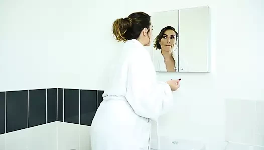 Bbw paige turnah, pawg kıç ve memeler yağ içindeyken azgın ve seni alay ediyor.