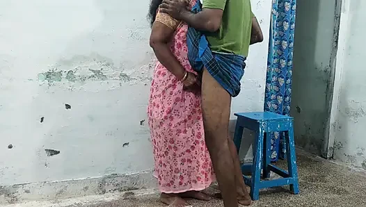 Üniversite Profesörüm Bir Gün Beni Evine Davet Etti Ve O Sebze Toplarken Onunla Seks Yaptım.