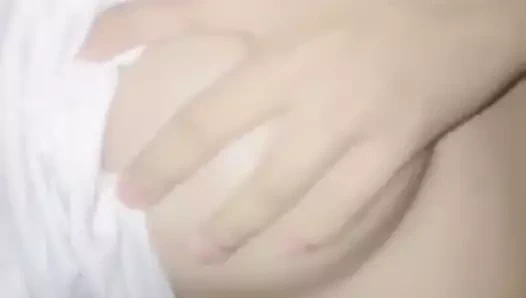 Göğüslere basarak selfie videosu