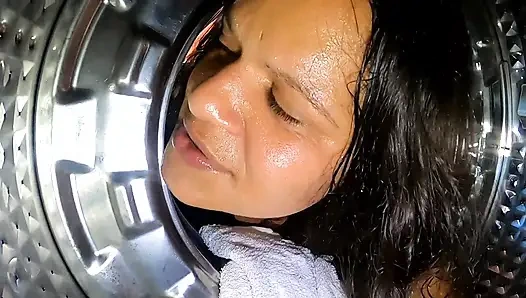 Çamaşır makinesine sıkıştım siyah yaraklı üvey oğlum benden faydalandı ve sikti