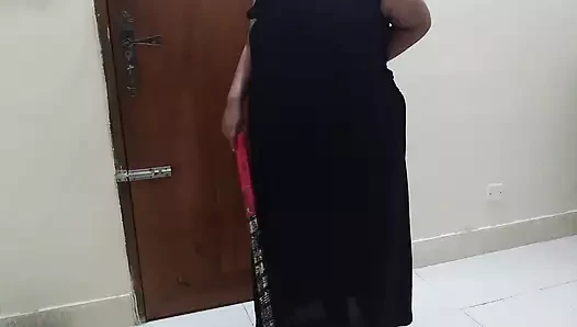 Moti Gand Vali Muslim Nakurni ko Jabardast Chudai Hindu Malkin ko Beta