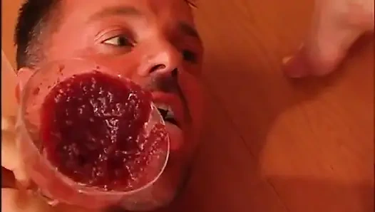 Küçük memeli esmer amcık yalıyor ayakla muamele ayak fetişi seks