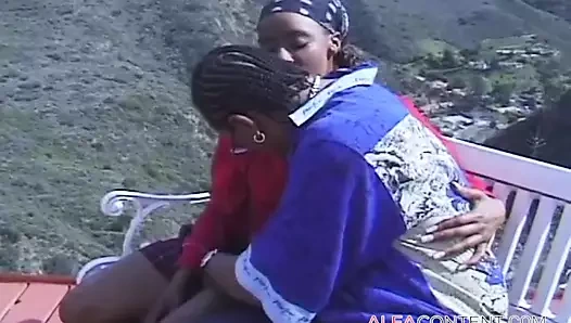 Açık sikme ile sıcak esmer