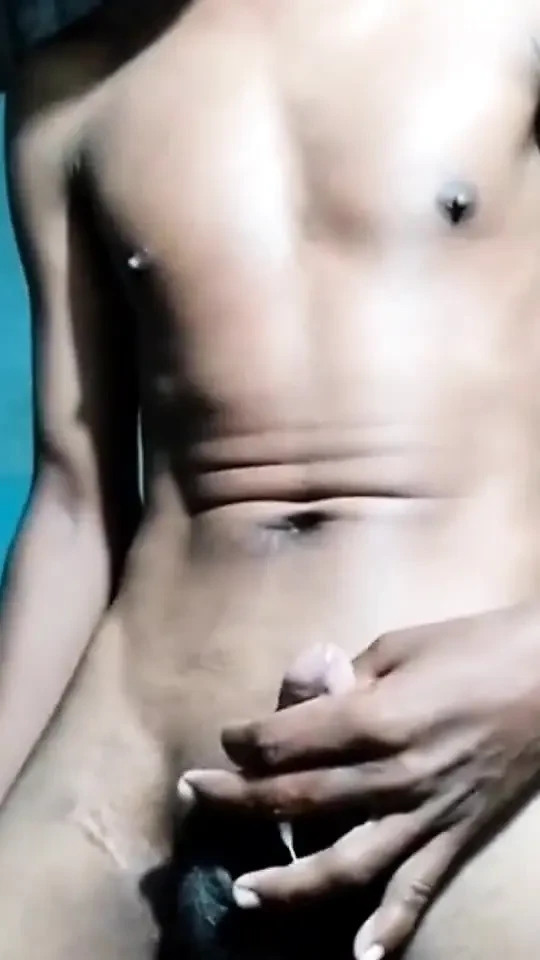 Üniversiteli twink öğrenci mastürbasyon yapıyor