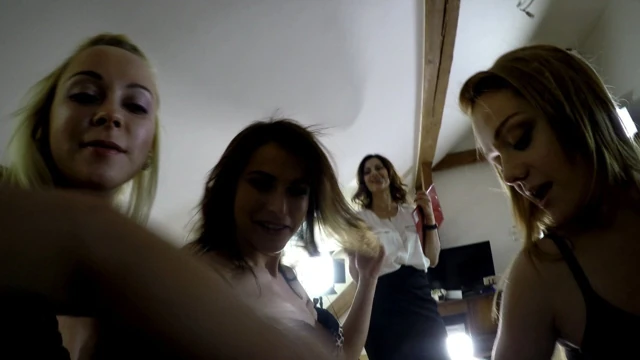 Kafamda gopro, 4 ateşli kızla pov tarzı cfnm meydan okuması