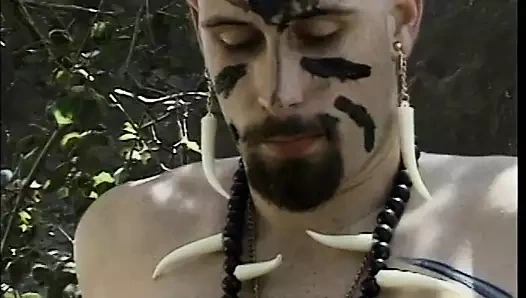 Sıcak siyah civciv almak beyaz horoz için rock ona göt