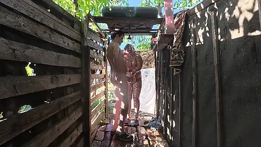 Açık havada duş çifti