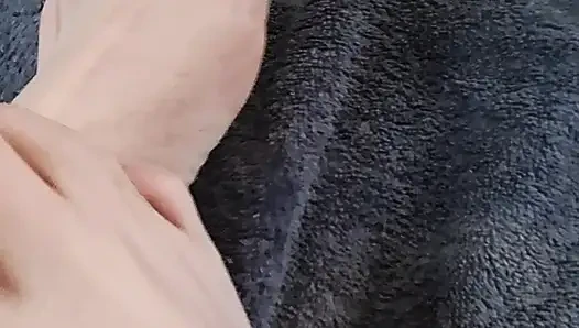 Ayaklarıma döl üfledikten sonra hala sert