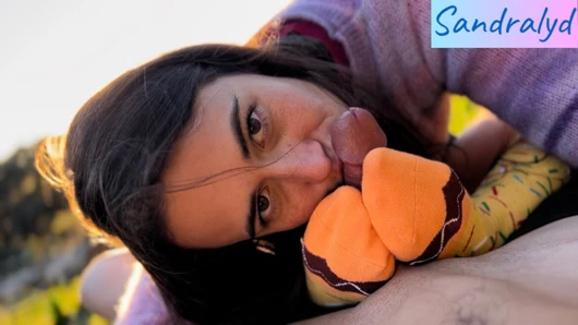 Çoraplı ayaklarla nefes kesen oral seks