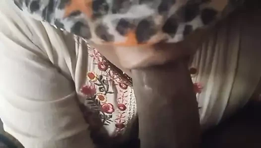 Hintli kayınbiraderi ve üvey kız kardeş gerçek ev yapımı seks videosunda