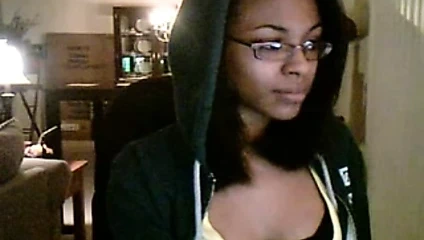 Lütfen bu abanoz güzeli tanımlamama yardım et (porno olmayan)