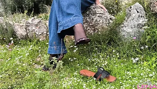 Terli naylon ayaklarla Yunan dağ ayak işi - Tabanlarımda açık hava kremli turta