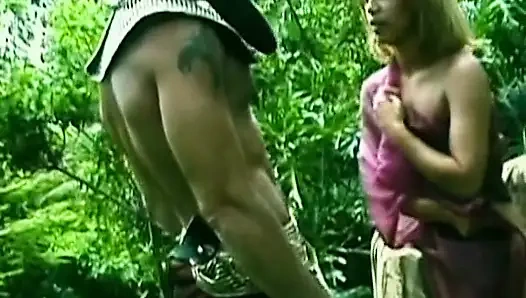 Bu büyük götlü Alman bebek sevimli yüzüne büyük miktarda döl alıyor