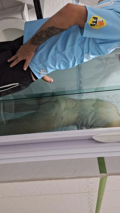 Onunla duşta banyoyu kullanmak zorunda kaldım