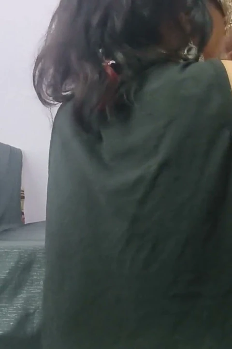Üvey erkek kardeş üvey kız kardeş eğleniyor