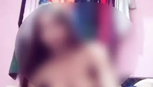 Kız arkadaş dildoyla sikişiyor