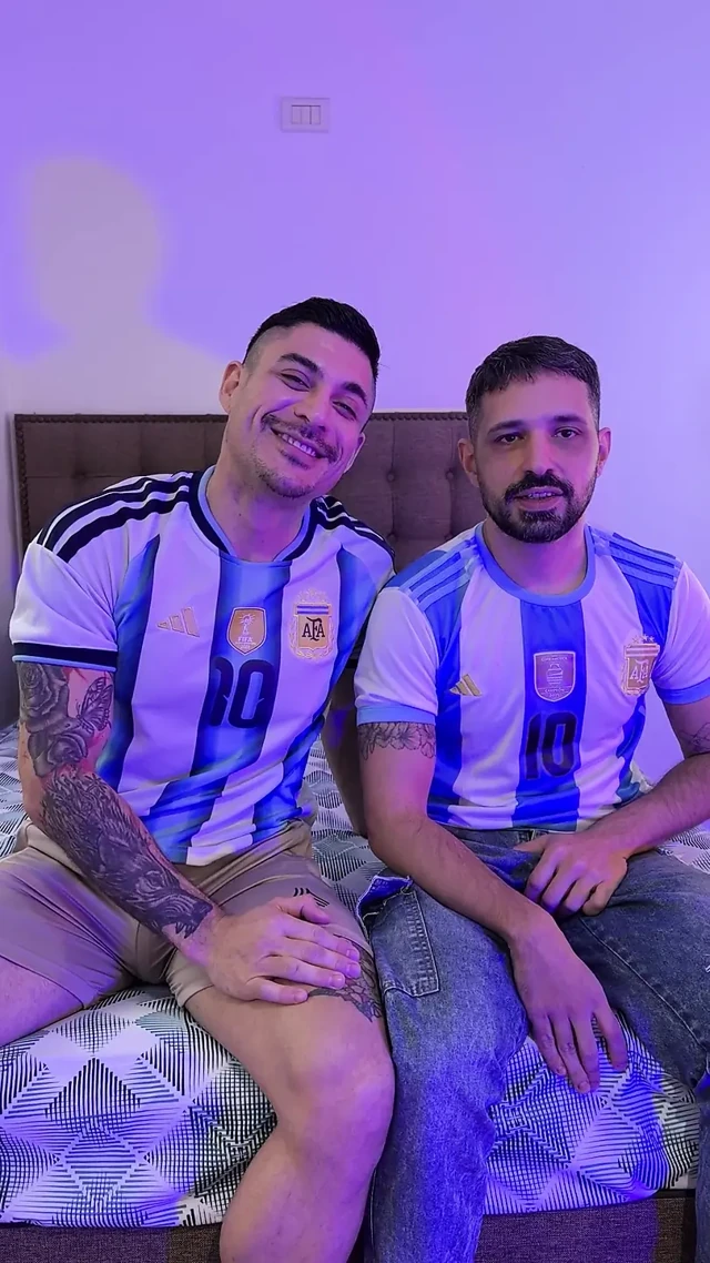 Yakın arkadaşlar! Maçı izlerken Messi'nin gollerine bahis yaptık ve o da bir paket kazandı, üstesine daha fazlası!