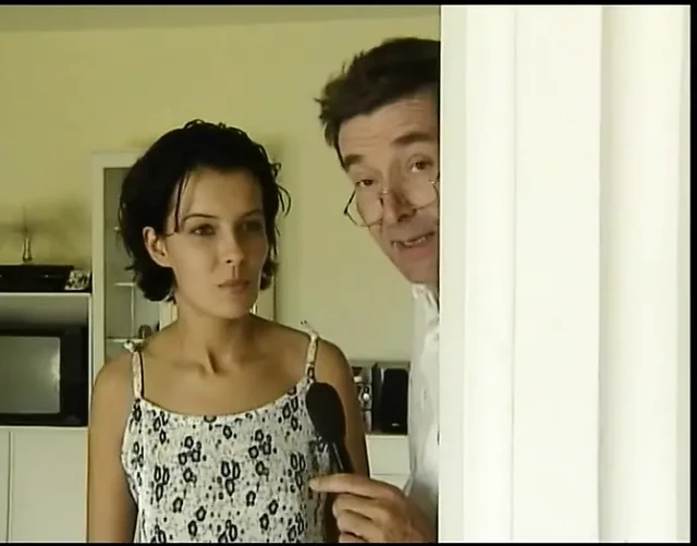 Застенчивый и немного нервный перед первым выстрелом: симпатичные, волосатые и очень узкие сиськи!