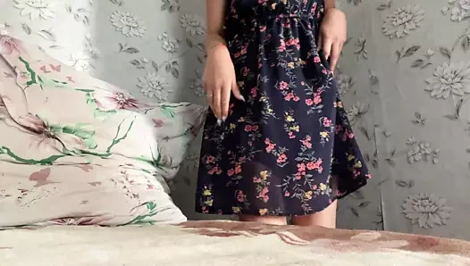 Seksi kız arkadaş olmadan külot masturbates ona tatlı kedi için sasha