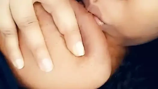 Marilyn yalama ona memeler