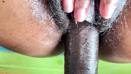 18 yaşındaki kıllı kremsi amcık orgazm olana kadar büyük zenci yarağı tarafından sikiliyor