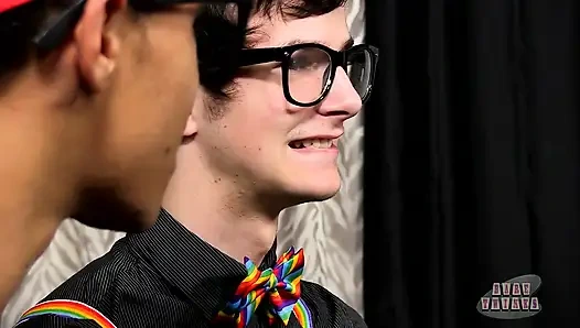 Prezervatifsiz twink dörtlü seks!