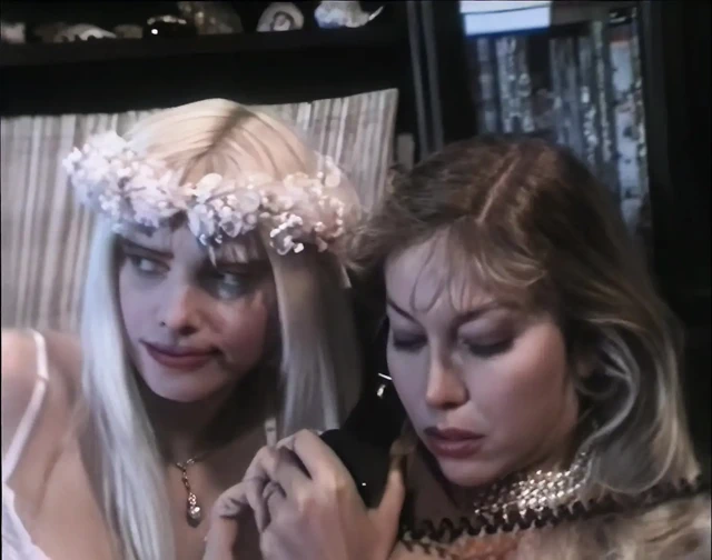 Cicciolina ve moana pozzi için harika lezbiyen nostaljik sikiş