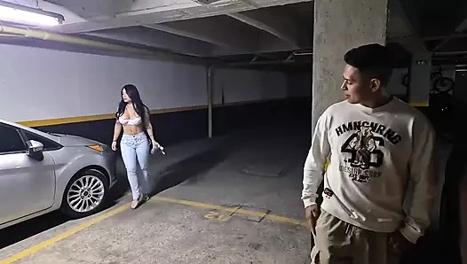 Yeni komşum çok nazik amım bile dölle dolu