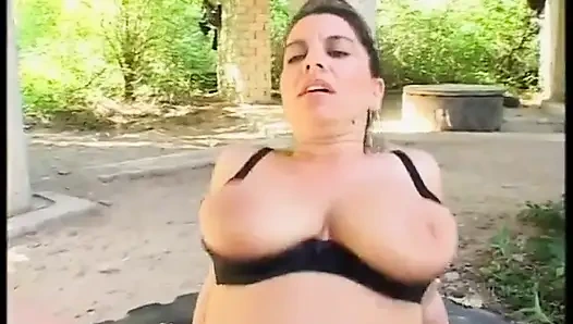 Seksi genç evli kadınlar ve iri güzel kızıl saçlı kadınla göt sikişi dvd - dvd -