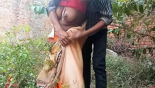 Çok güzel ağrılı seks, üvey kız kardeş açık havada sert orman sahnesinde üvey erkek kardeşi tarafından sikiliyor