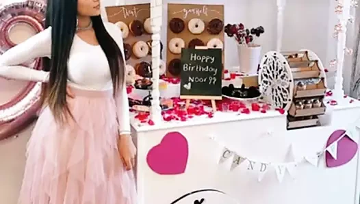 Hintli sürtükler eğleniyor