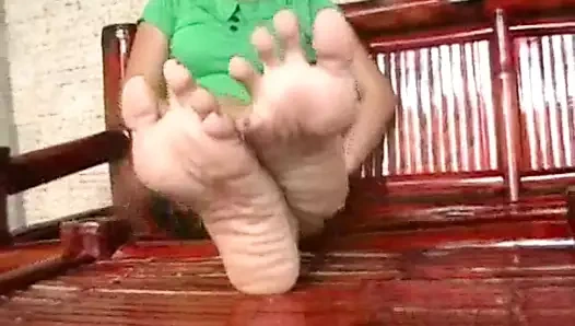 Kristen esneme ayak parmakları