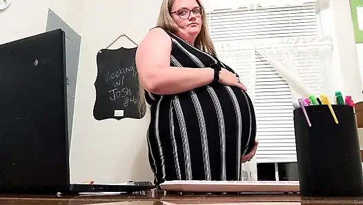 Öğretmenin sana ofisinde 31 talimatı veriyor ve onu hamile bırakdığını ortaya çıkarıyor!