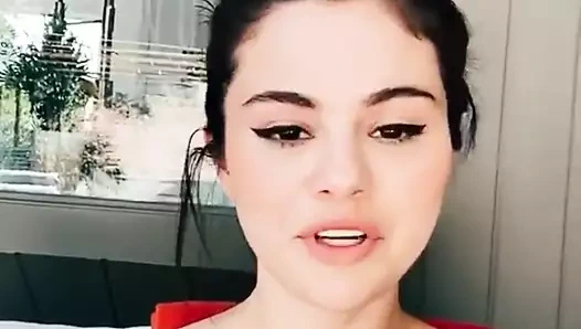 Selena gomez Ocak 2021 selfie, göğüs dekoltesi