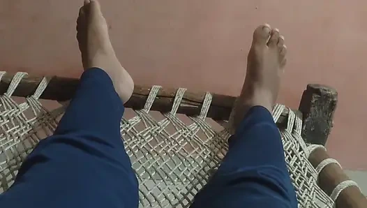 Daisy sert yarağımın tadını çıkarırken cep telefonundan konuşuyorum