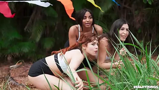 Sportif şort gerçeklik krallarını sikmeyi seviyor