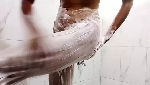 Boşalıyorum!! - Ateşli orta yaşlı seksi kadınlar banyo yaparken sana çok ihtiyaç duyuyor