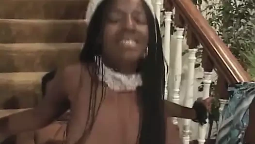 Çarpıcı hizmetçi lobide çarptım