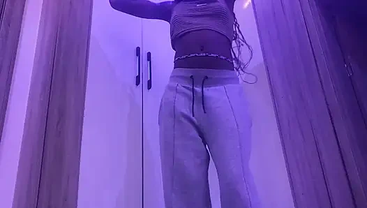 Seksi ince zenci bakış açısı azdıran dan'da kıvrımlarını sallıyor