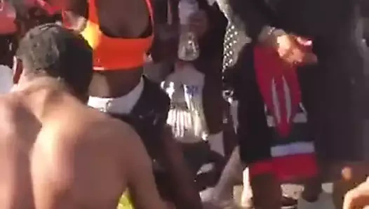 A Gostosa morena milagrosa