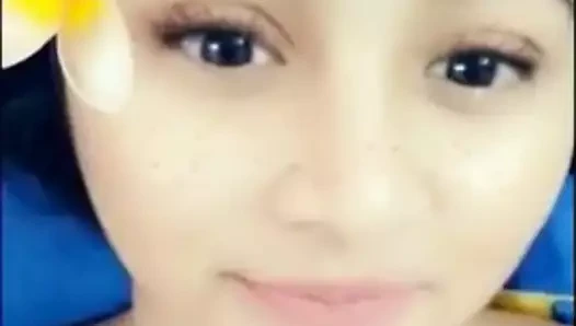 Tatlı göğüsler srabontee basarak