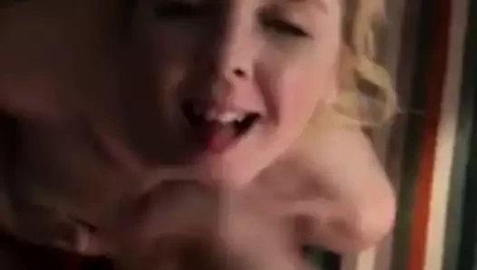 Maria ağır bir boşalma alıyor