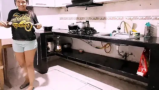 Hizmetçim bana götünü veriyor!!