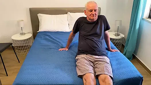 Face Gripped by Mythighs