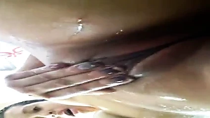 GOSTOSINHA NO BANHO