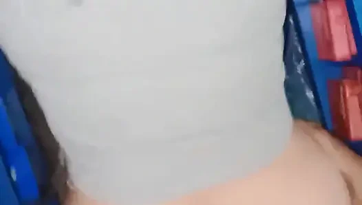 Depoda amatör: sakso ve ayakta seks