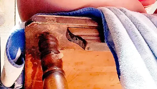 Sıkı deliğime yumruk sokuyorum