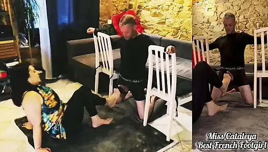 Hadi, naylon çoraplarımı sik ve boşalmaya çalış!! Haha!!