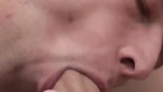 Büyük yarak emiyor eşcinsel göt sikişi